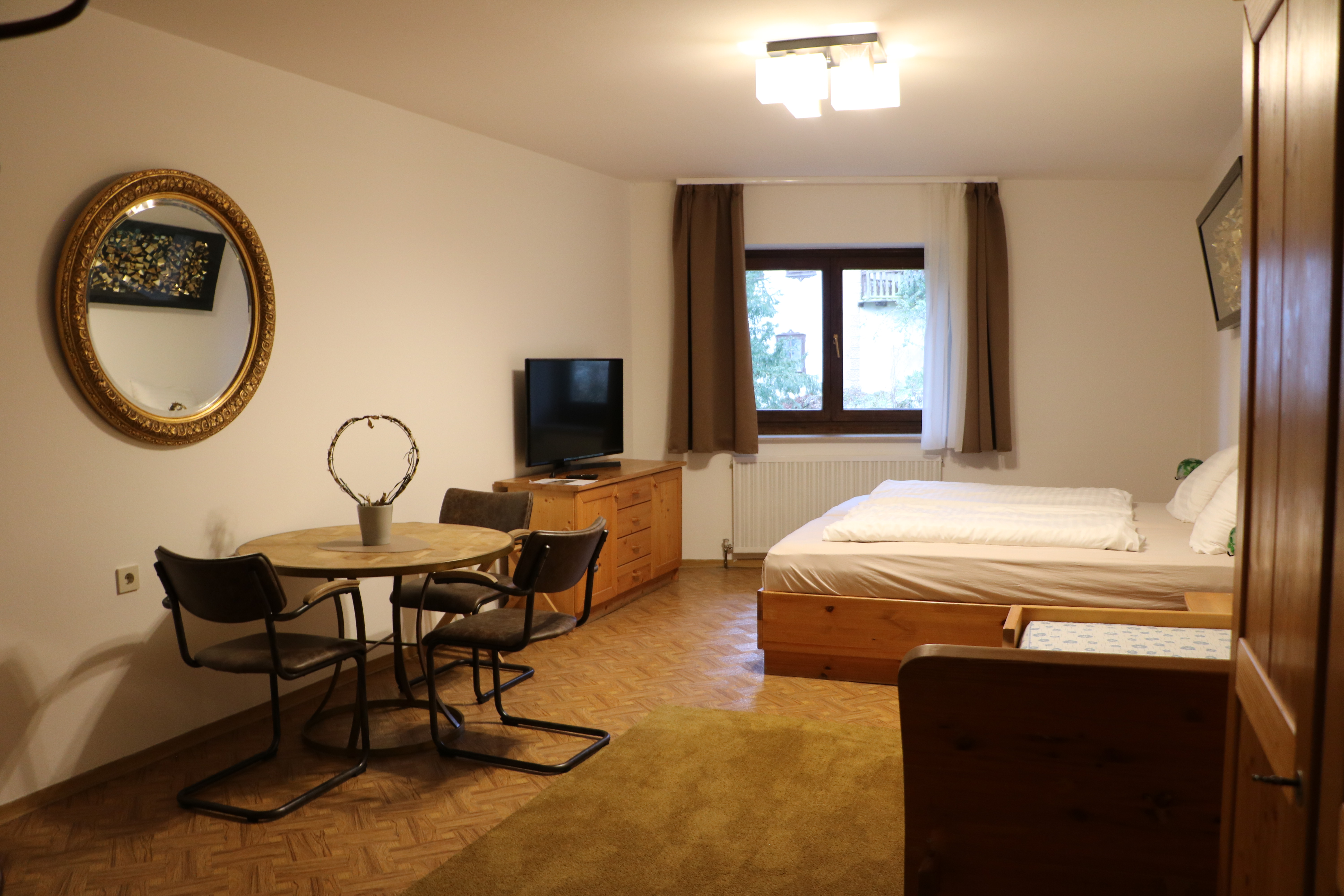 Monteurwohnung - Küche: eigene Küche - Sbg. Salzkammergut - Zimmer 4 - Gasthof Gruber Zimmer 4