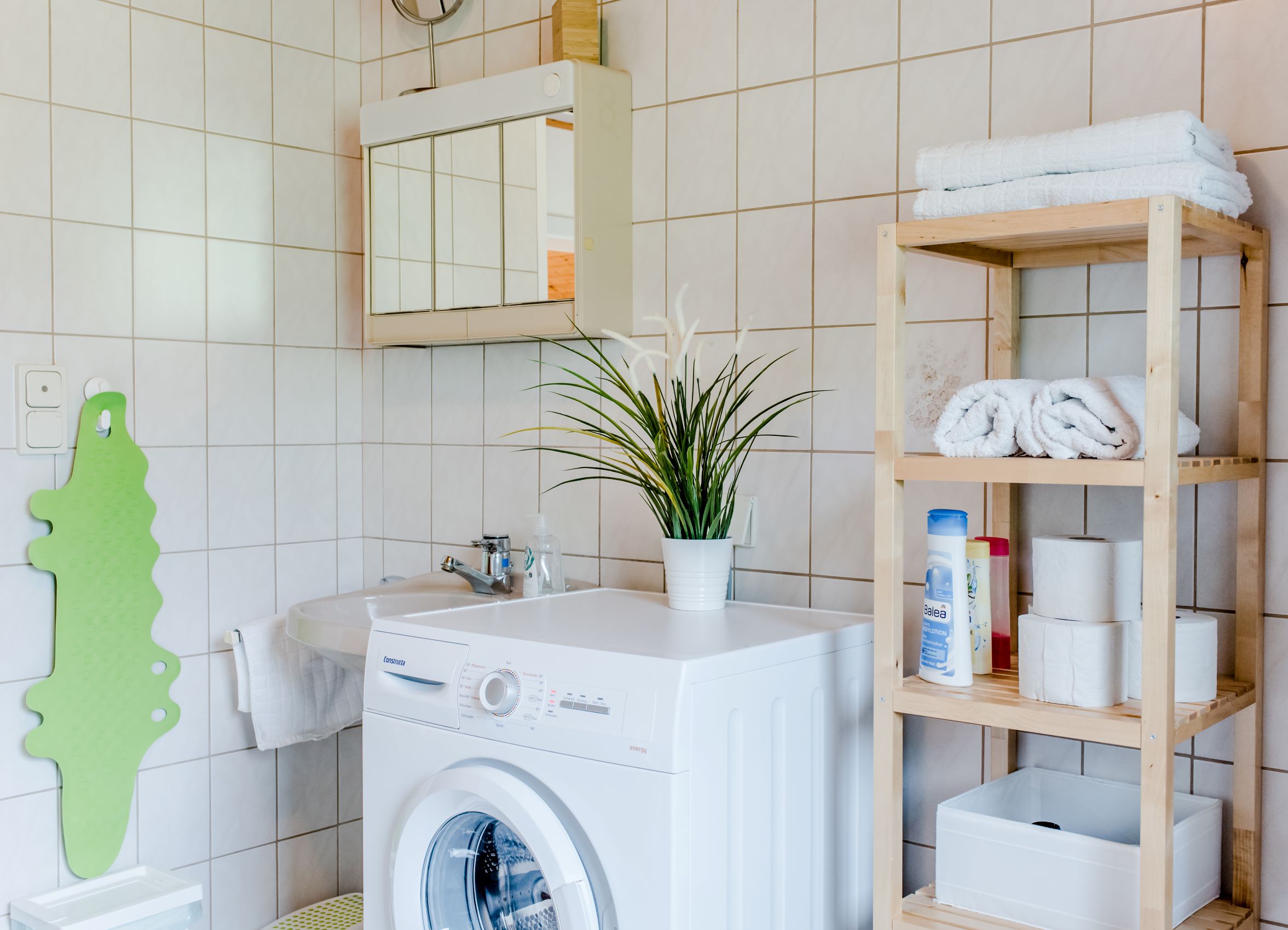 Monteurzimmer: Badezimmer Whg 2 mit 56m2 im Obergeschoss - Ferienwohnung Mountain View 1