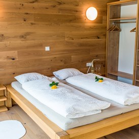 Monteurzimmer: Schlafzimmer von Bungalow Mountain View Wood in Spital am Pyhrn - Ferienwohnung Mountain View 1