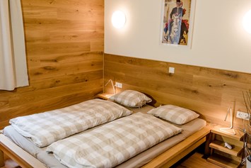 Monteurzimmer: Schlafzimmer 2 von Bungalow Mountain View Wood - Ferienwohnung Mountain View 1
