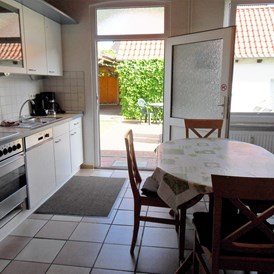 Monteurzimmer: komplette Küche mit Terrasse - Monteurzimmer u. Wohnungen Nähe Lüneburg