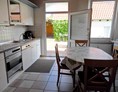 Monteurzimmer: komplette Küche mit Terrasse - Monteurzimmer u. Wohnungen Nähe Lüneburg