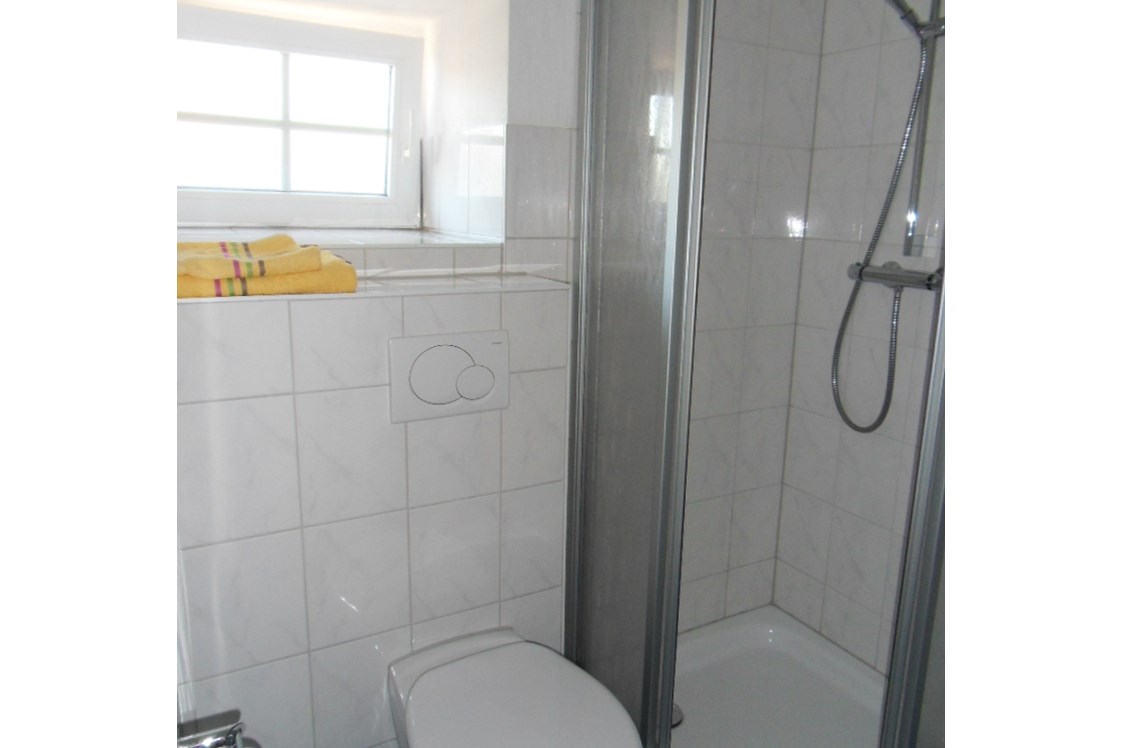 Monteurzimmer: Bad mit Dusche und WC - Monteurzimmer u. Wohnungen Nähe Lüneburg