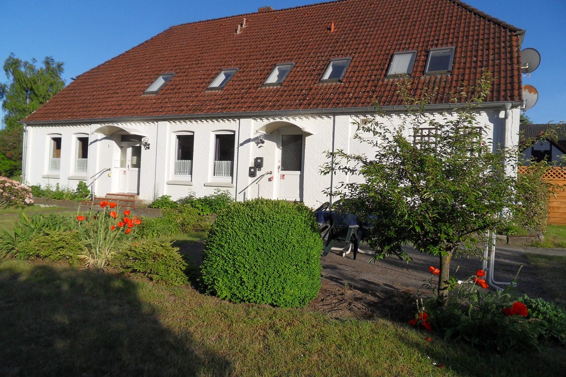 Monteurzimmer: Außenansicht mit Garten - Monteurzimmer u. Wohnungen Nähe Lüneburg