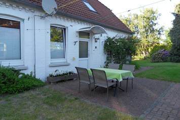 Monteurzimmer: Garten mit Grillterrasse - Monteurzimmer u. Wohnungen Nähe Lüneburg
