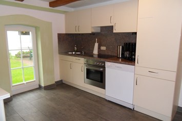 Monteurzimmer: Küche mit Geschirrspüler im Gemeinschaftsraum - Monteurzimmer u. Wohnungen Nähe Lüneburg