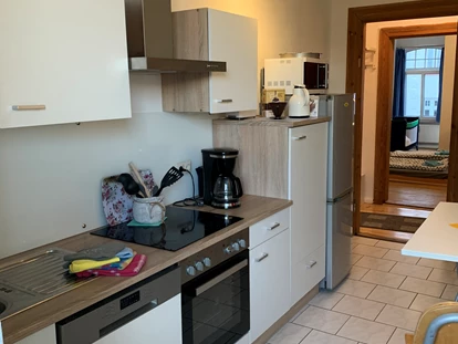 Monteurwohnung - Kaffeemaschine - Schleswig-Holstein - Küche - Zentrale 2 Zimmer Altbauwohnung