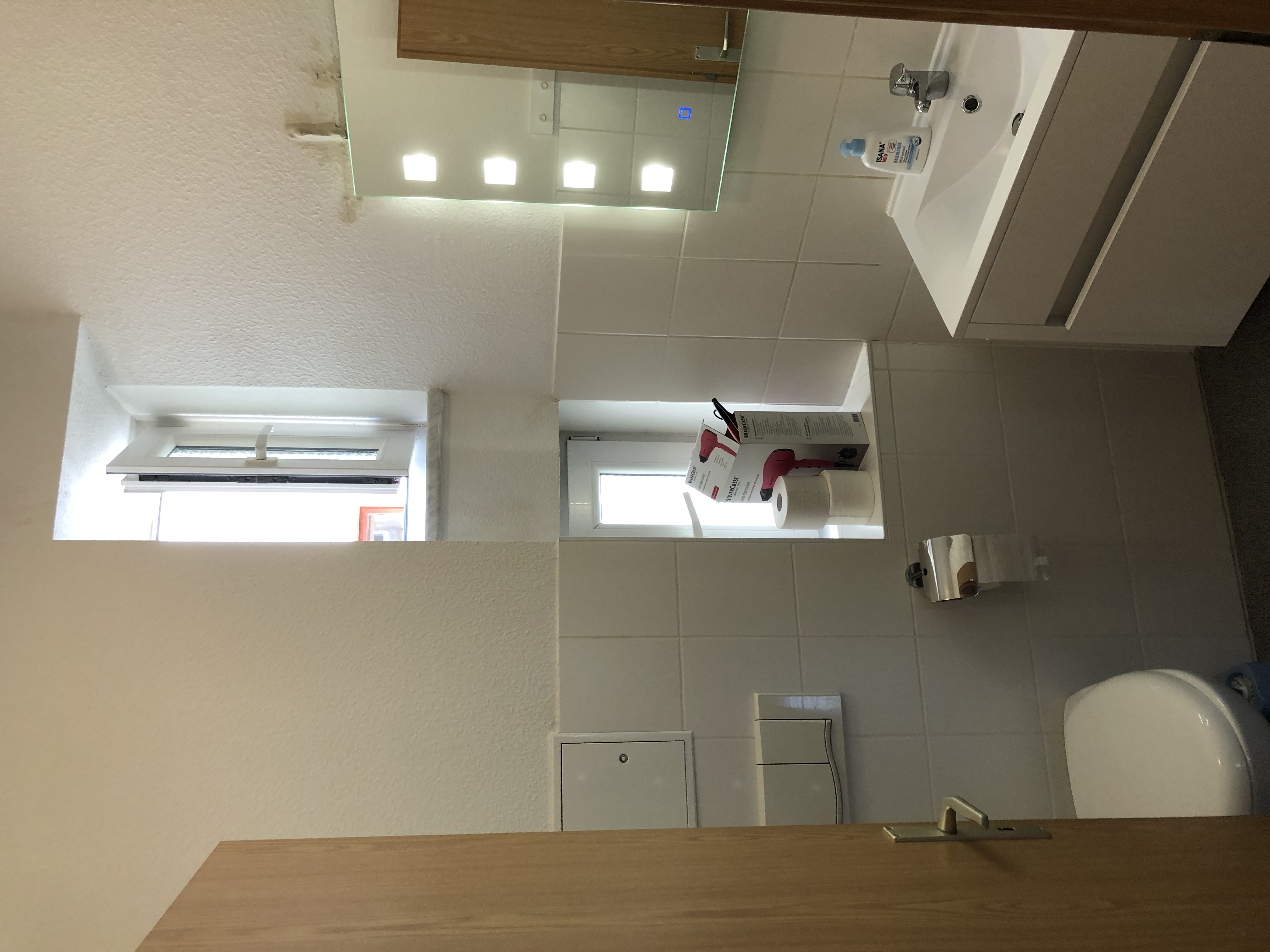 Monteurwohnung - Art der Unterkunft: Ferienwohnung - Badezimmer - 2 Zimmer Wohnung neben Burg Giebichenstein 