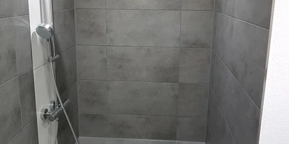 Monteurwohnung - Bettwäsche: Bettwäsche gegen Gebühr - Deutschland - Dusche - Ferienhaus am See Goch-Kessel