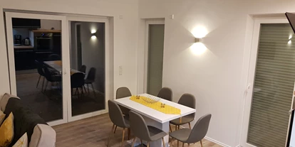 Monteurwohnung - Bettwäsche: Bettwäsche gegen Gebühr - Deutschland - Esstisch  - Ferienhaus am See Goch-Kessel
