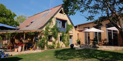 Monteurwohnung - Marktzeuln - links das alteSchäferhaus, rechts unser Wohnhaus - Monteurzimmer - Studentenzimmer - Ferienwohnung im altes Schäferhaus