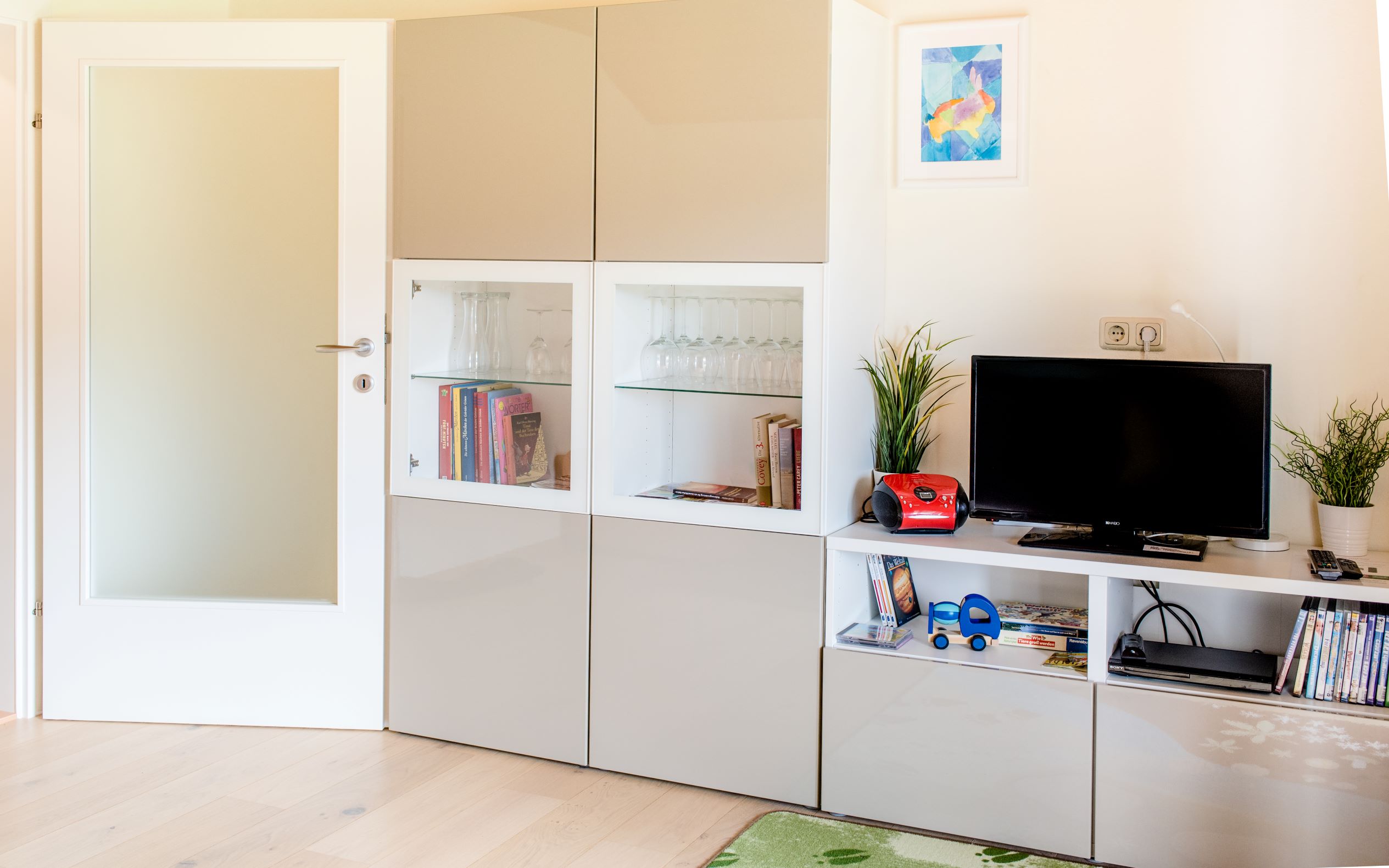 Monteurzimmer: Wohnzimmer Ferienwohnung Mountain View 2 Spital am Pyhrn - TV schon erneuert - Ferienwohnung Mountain View 2