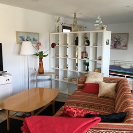 Monteurzimmer: Ein Doppelbett ; Sofa kann auch zum Schlafen genutzt werden.
Fernseher  - Ferienwohnung Seeblick