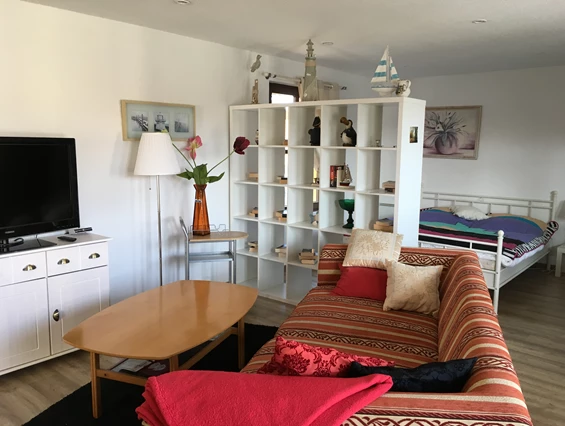 Monteurzimmer: Ein Doppelbett ; Sofa kann auch zum Schlafen genutzt werden.
Fernseher  - Ferienwohnung Seeblick