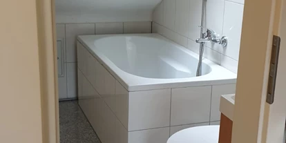 Monteurwohnung - PLZ 75433 (Deutschland) - Bad mit Badewanne - Adam