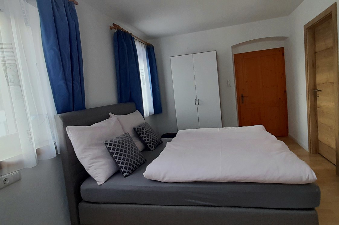 Monteurzimmer: Appartement mit Küche
Boxspringbett, Schrank - Privatzimmervermietung Foidlbauer 