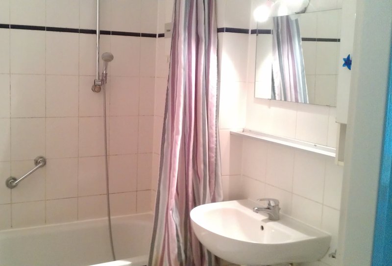 Monteurwohnung - Badezimmer: eigenes Bad - Hamburg-Umland - Bad - Monteurzimmer Ahrensburg