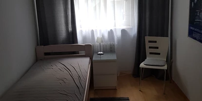 Monteurwohnung - Lauffen am Neckar - Schlafzimmer 1 - Ansprechende Monteurwohnung 70m² mit 2 Einzelzimmer