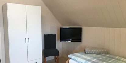 Monteurwohnung - Kaffeemaschine - Schleswig-Holstein - Obergeschoss : 
Schlafzimmer -2- - "Villa Düne" für Handwerker und Reisende