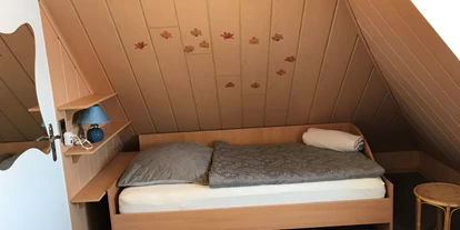 Monteurwohnung - Kaffeemaschine - Schleswig-Holstein - Obergeschoss :
 Schlafzimmer -3- - "Villa Düne" für Handwerker und Reisende