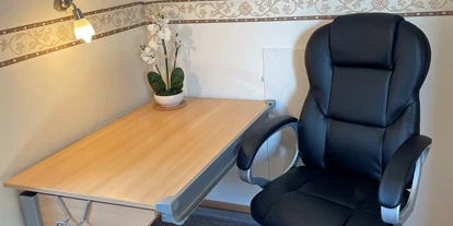 Monteurwohnung - Kaffeemaschine - Schleswig-Holstein - Obergeschoss :
 Schlafzimmer -3- - "Villa Düne" für Handwerker und Reisende