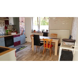 Monteurzimmer: Die Küche im großen Haus - Ferienhaus Kunterbunt 1 und 2