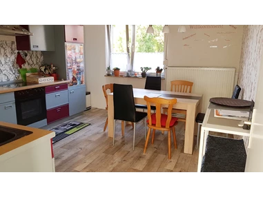 Monteurzimmer: Die Küche im großen Haus - Ferienhaus Kunterbunt 1 und 2