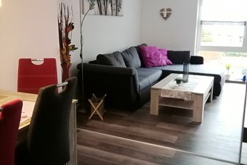 Monteurzimmer: Blick von Küche ins Wohnzimmer - Haus Maisonette am Harz, Thüringen, Deutschland
