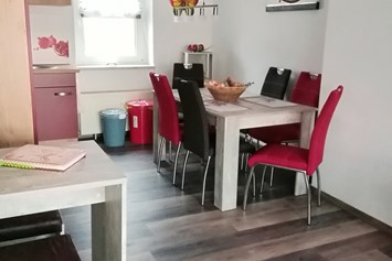 Monteurzimmer: Bar und Blick in die Küche - Haus Maisonette am Harz, Thüringen, Deutschland