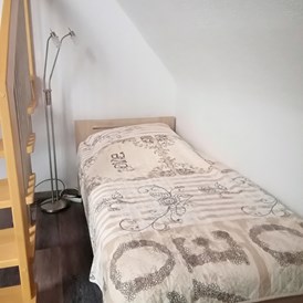 Monteurzimmer: 1. Schlafzimmer, Einzelbett - Haus Maisonette am Harz, Thüringen, Deutschland