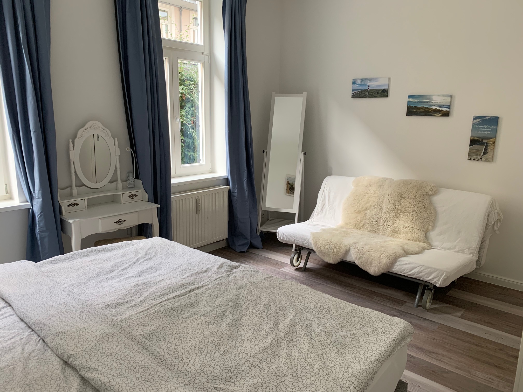 Monteurwohnung - Rostock (Kreisfreie Stadt Rostock) - Schlafzimmer - NAUTICA Apartment Rostock Innenstadt Balkon bis 6 Personen EG