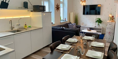 Monteurwohnung - Bettwäsche: Bettwäsche gegen Gebühr - Deutschland - Wohnküche - NAUTICA Apartment Rostock Innenstadt Balkon bis 6 Personen EG