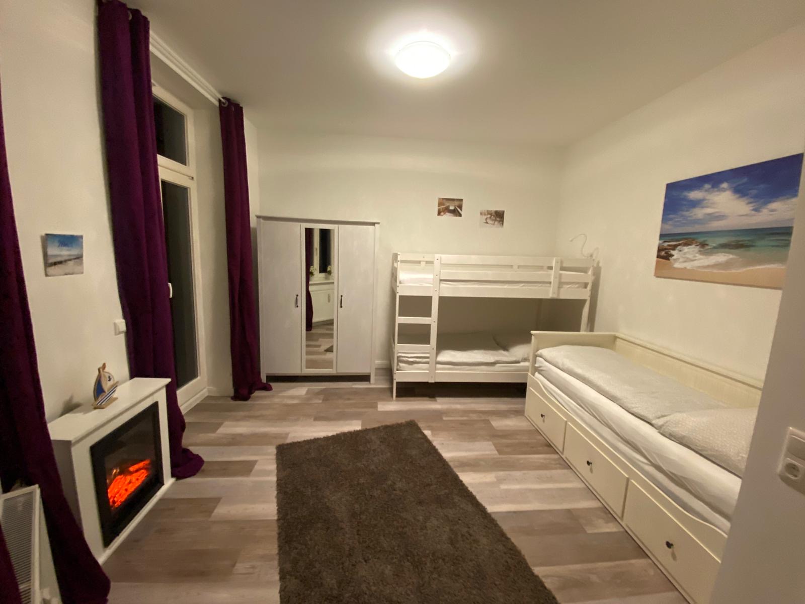 Monteurzimmer: 2. Schlafzimmer - NAUTICA Apartment Rostock Innenstadt Balkon bis 6 Personen EG