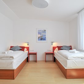 Monteurzimmer: Zimmer mit Dusche/WC,TV, Klimaanlage  - Gästehaus-abz-Stuttgart
