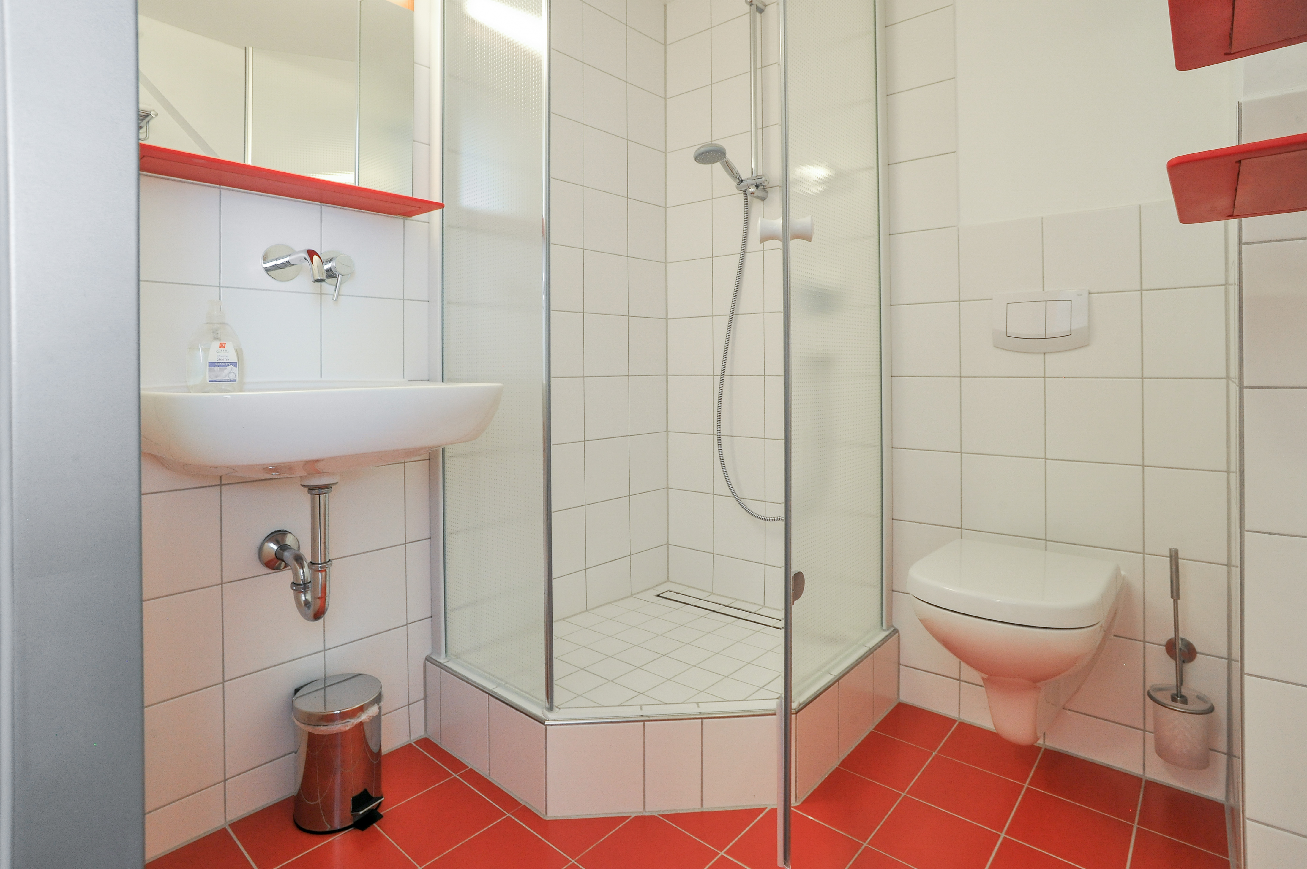 Monteurwohnung - Winnenden - Zimmer mit Dusche/WC - Gästehaus-abz-Stuttgart