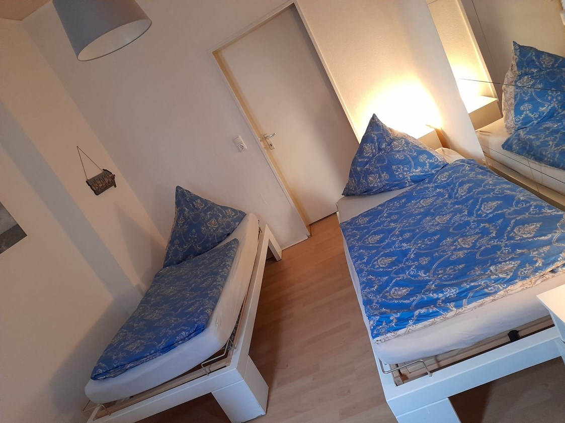Monteurzimmer: Einzelbetten inklusive Bettwäsche in der Monteurwohnung Sleepspot in Bremerhaven. - Sleepspot Bremerhaven 