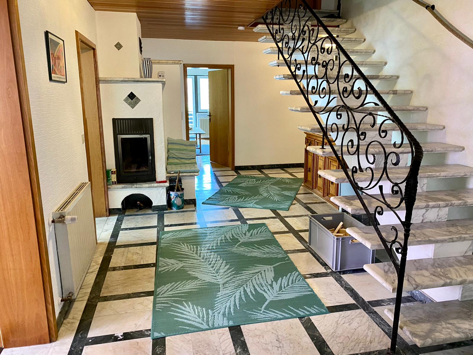 Monteurwohnung - Bettwäsche: Bettwäsche inklusive - Bayern - Eine großzügig geschnittene Ferienwohnung - Monteurwohnung zwischen Frankfurt/Main und Würzburg gelegen