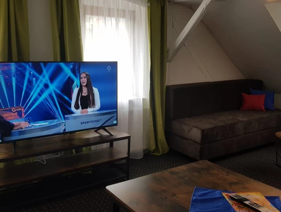 Monteurzimmer: Wohnzimmer mit Fernseher - Zolic Edvina