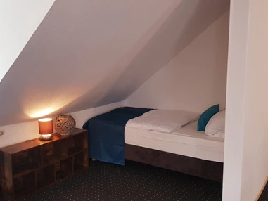 Monteurzimmer: Einzelbett - Zolic Edvina