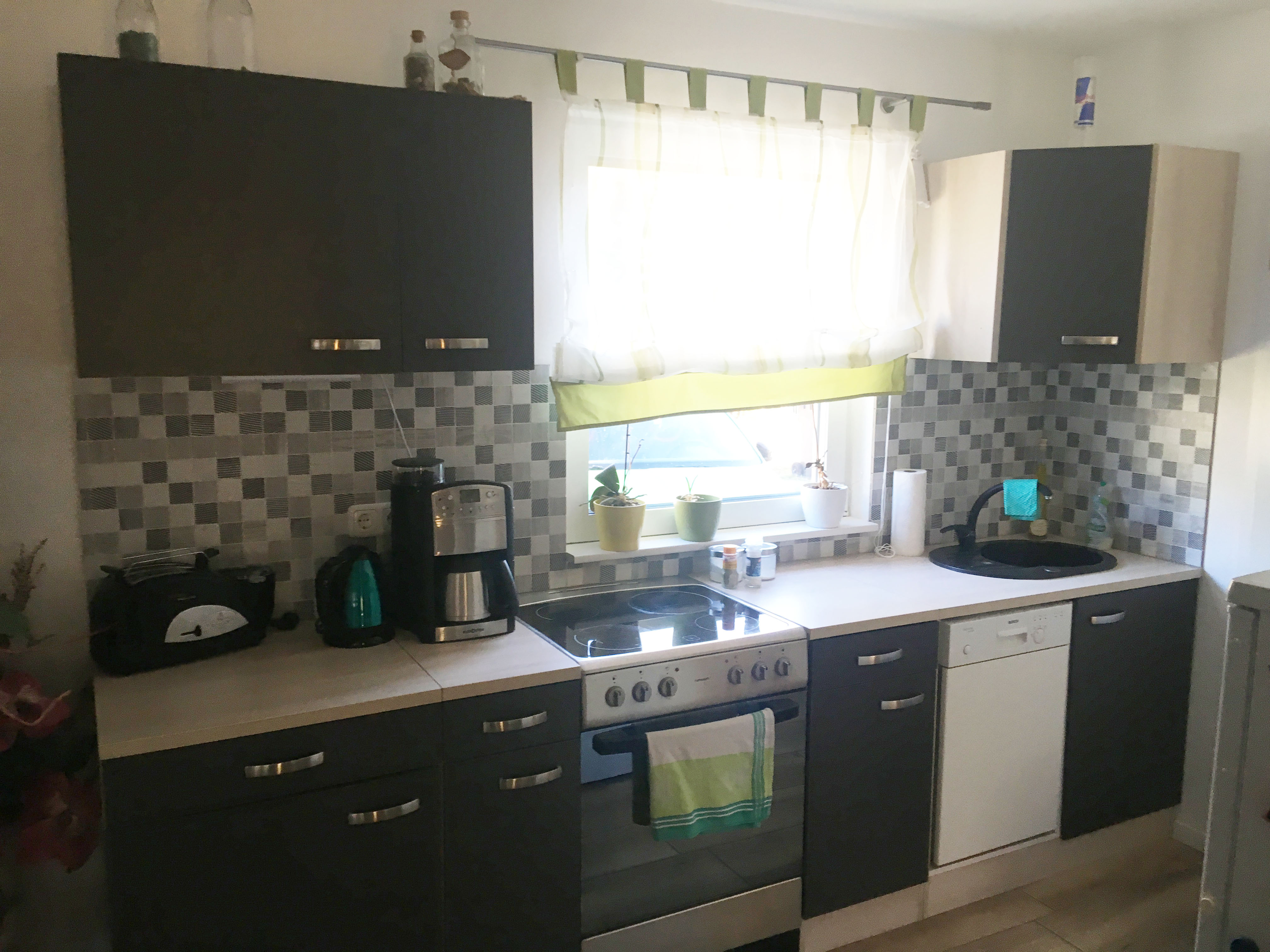 Monteurzimmer: Anmalijo I II III Monteur Gästehäuser 1-9 Personen moderne Ausstattung 10 Min zu Tesla