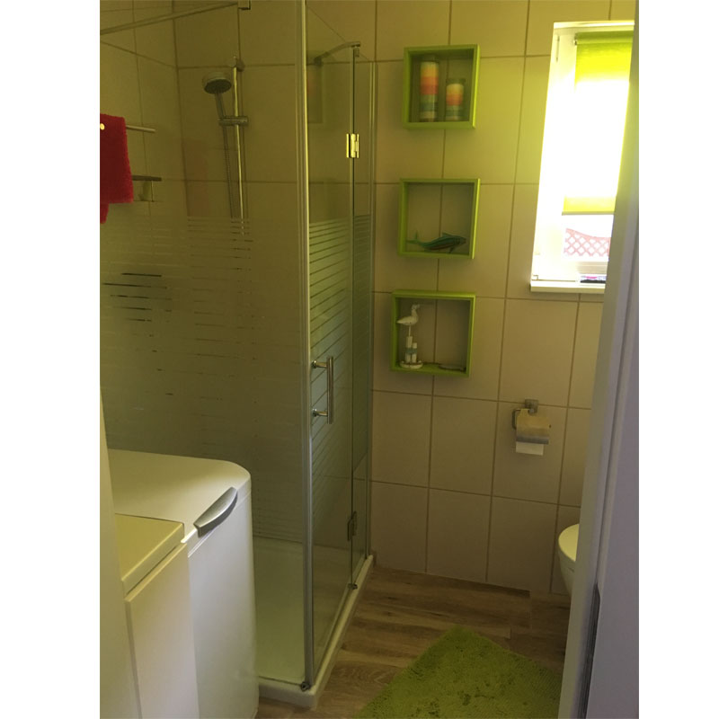 Monteurzimmer: Anmalijo I II III Monteur Gästehäuser 1-9 Personen moderne Ausstattung 10 Min zu Tesla