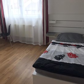 Monteurzimmer: Ferienwohnung für Monteure mit 4 Einzelbetten  - Ferienwohnung ideal für Monteure mit Küche und eigenem Bad in Stuttgart Köngen 