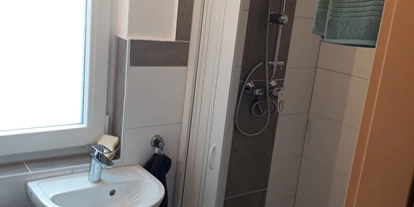 Monteurwohnung - Kelheim - Dusche
 - Gästehaus Georg / Monteurwohnungen