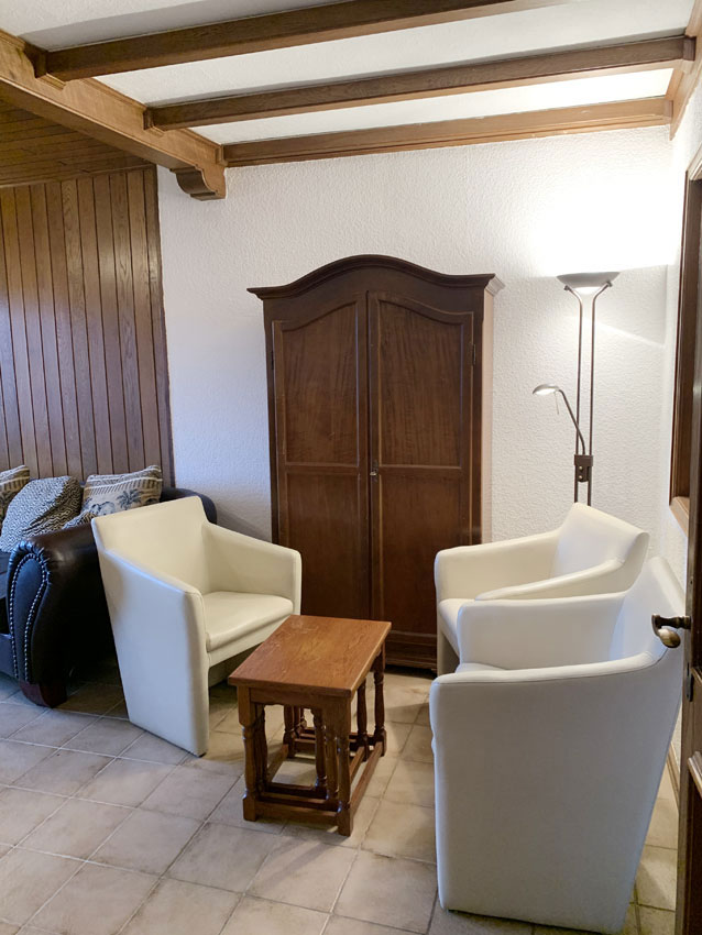 Monteurzimmer: Wohnzimmer rechts - Haus Krupp