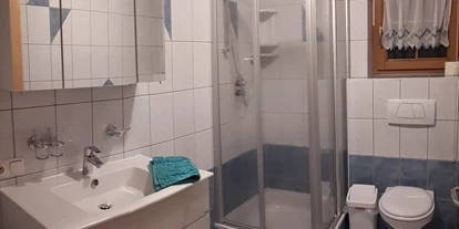 Monteurwohnung - Einzelbetten - Tirol - Badezimmer FEWO 1 - Ferienhaus Sporer