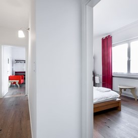 Monteurzimmer: 5 bedrooms, @ subway + S-Bahn, @ Park ex-Airport