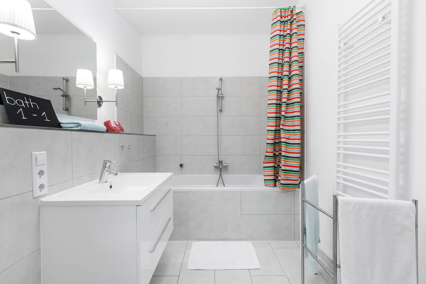 Monteurzimmer: 5 bedrooms, @ subway + S-Bahn, @ Park ex-Airport