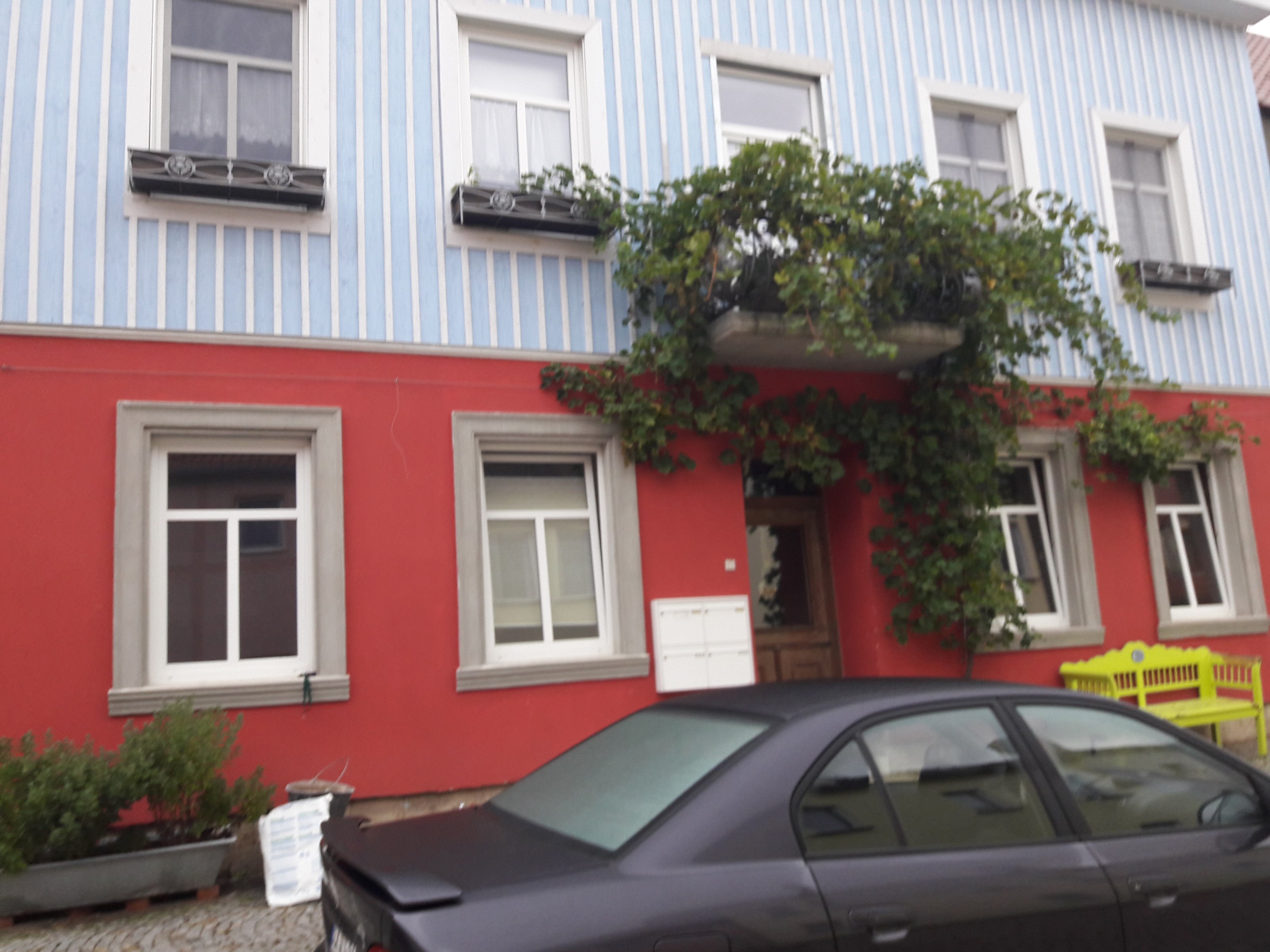 Monteurwohnung - Kühlschrank - Sachsen-Anhalt - Ansicht Wohnhaus - Wohnung Erdgeschoss rechts - Monteurzimmer Burgenlandkreis 