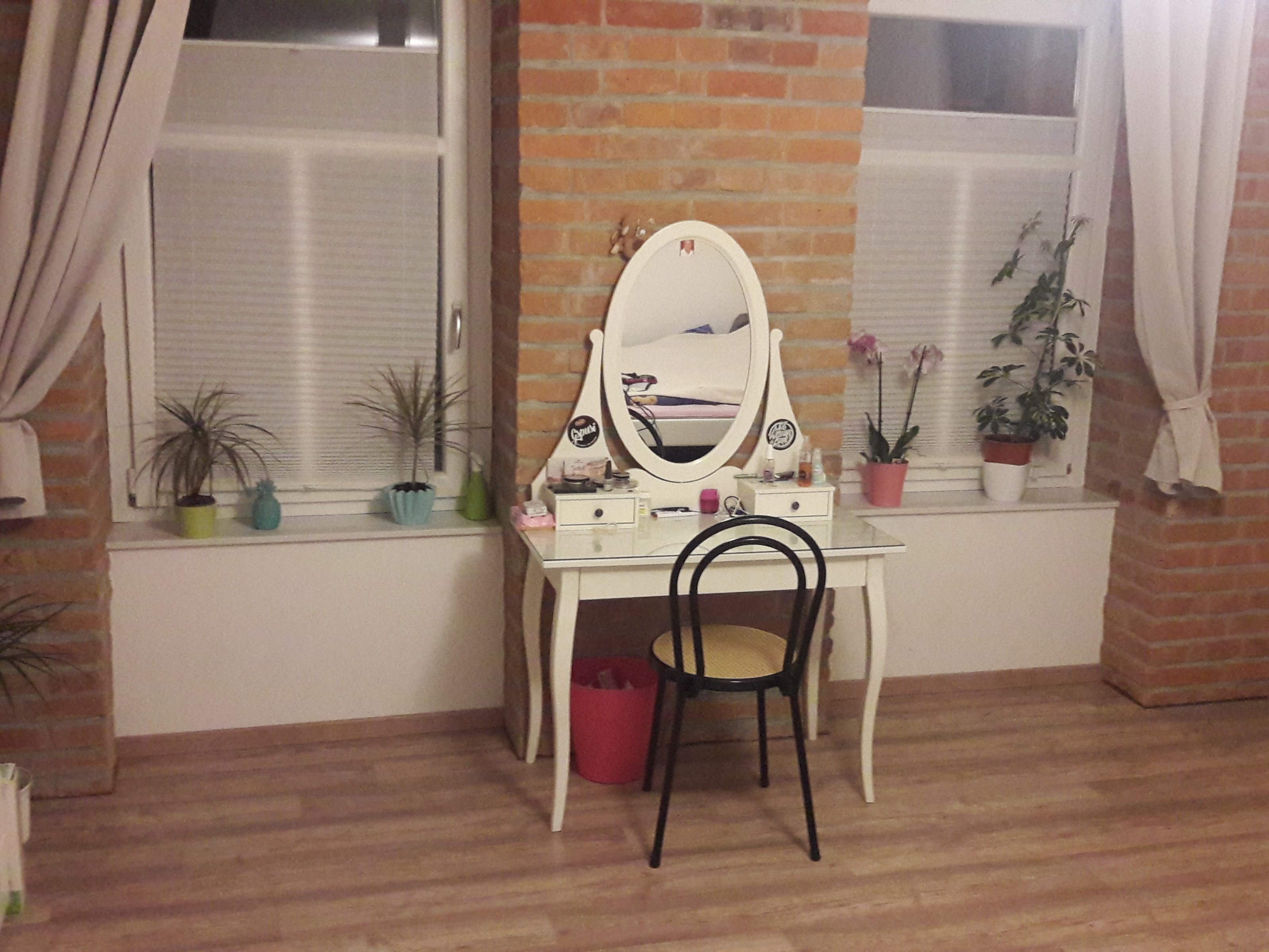 Monteurwohnung - Kühlschrank - Sachsen-Anhalt - Wohn- und Schlafbereich - Monteurzimmer Burgenlandkreis 