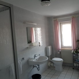 Monteurzimmer: jedes Zimmer hat ein eigenes Duschbad/WC - Pension Wendland